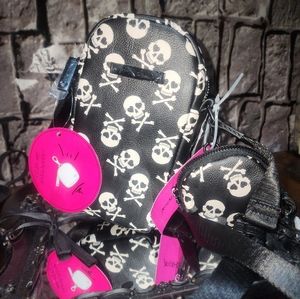Betsey Johnson Crossbody skull bag